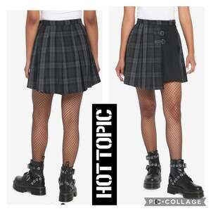 Hot Topic Black & Grey Plaid Buckle Asymmetrical Pleated Skirt size large